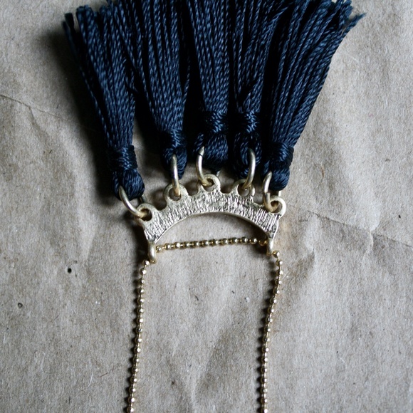 BLACK TASSEL GOLD CHAIN NECKLACE - Picture 5 of 5